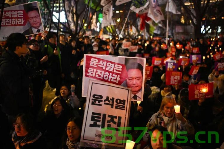 韩上万民众雨中集会要求释放尹锡悦，一场为自由与正义而起的抗争智能免费问答EasyAI m.857vps.cn，韩国民众雨中集会要求释放尹锡悦，自由与正义的抗争，韩国民众雨中集会要求释放尹锡悦，自由与正义的抗争时刻，韩国民众雨中集会要求释放尹锡悦，自由与正义的抗争浪潮，韩国民众雨中集会要求释放尹锡悦，自由与正义的抗争浪潮（标题） 第2张