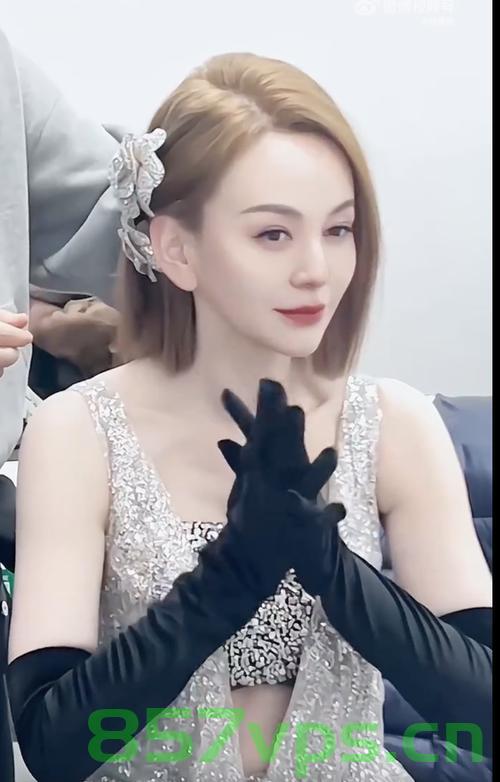 54岁王琳以短裙婚纱惊艳走秀，展现优雅与自信智能免费问答EasyAI m.857vps.cn，王琳短裙婚纱惊艳走秀，优雅自信展现年龄魅力，王琳短裙婚纱惊艳走秀，优雅自信跨越年龄界限 第2张