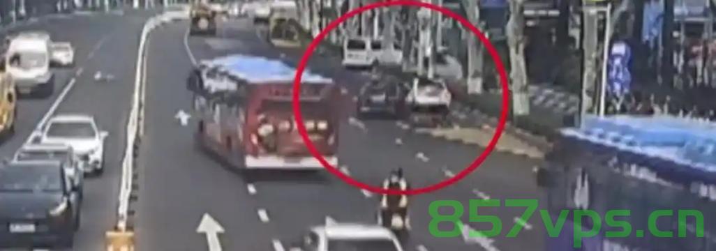 男子试驾撞毁五辆豪车，竟是为了求职？智能免费问答EasyAI m.857vps.cn，男子试驾失控撞毁五辆豪车背后的求职真相，智能免费问答揭秘事件始末，男子试驾失控撞毁五辆豪车背后的求职真相揭秘，智能问答探寻事件真相 第2张