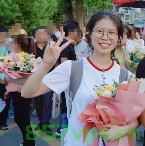 高考结束挑行李回家的女生发声，青春的挑战与成长智能免费问答EasyAI m.857vps.cn，高考结束挑行李回家的女生分享青春挑战与成长故事 第1张