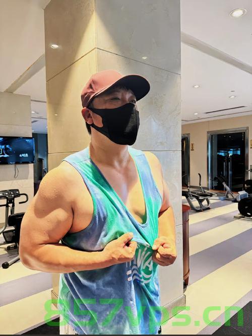 贾冰瘦40多斤红毯上秀肌肉，毅力与魅力的完美融合智能免费问答EasyAI m.857vps.cn，贾冰瘦身40斤惊艳红毯，毅力与魅力展现完美融合，贾冰瘦身40斤惊艳红毯，毅力与魅力的完美融合展现 第2张