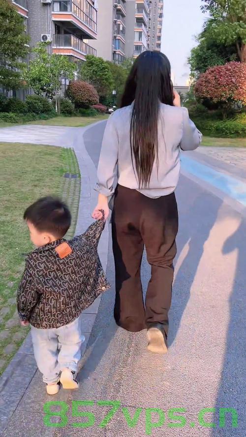 宝妈带娃遛弯遭多人配合偷走手机智能免费问答EasyAI m.857vps.cn，宝妈遛弯遭多人配合偷手机，智能问答平台EasyAI助力免费求助 第1张