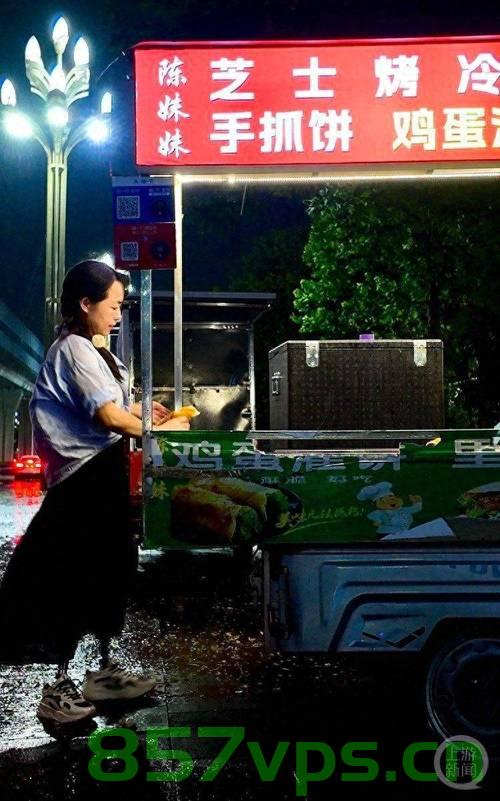 夜市星光，双腿截肢女子的坚韧摆摊路，成为夜市团宠的温暖故事智能免费问答EasyAI m.857vps.cn，夜市星光下的坚韧之路，双腿截肢女子摆摊成夜市团宠的温暖故事，夜市星光下的坚韧之路，双腿截肢女子摆摊成夜市团宠的励志故事