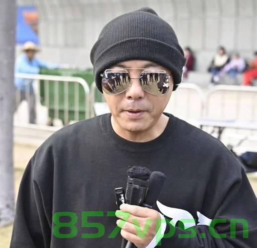 张卫健回应演唱会掏出老年卡，真诚与坦然的力量智能免费问答EasyAI m.857vps.cn，张卫健演唱会掏出老年卡，真诚与坦然的力量感动全场，张卫健演唱会掏出老年卡，真诚与坦然的力量感动全场，智能问答解析易AI助力精彩瞬间 第1张