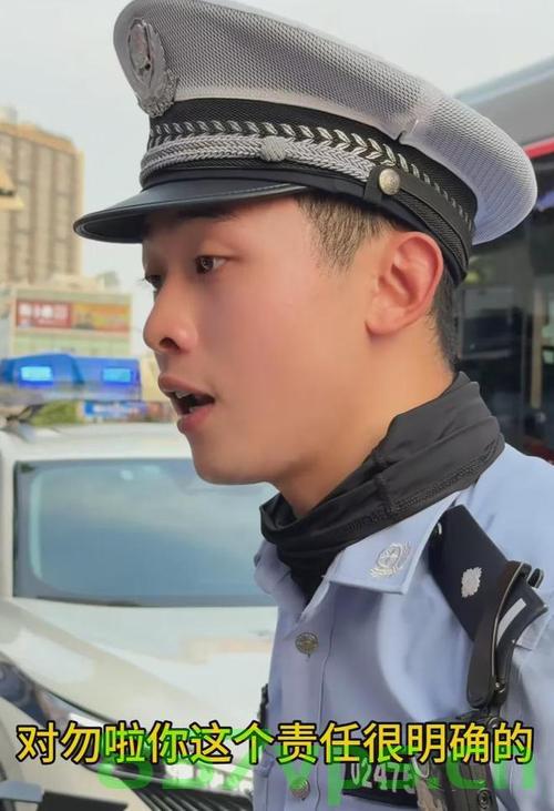 卷卷警官意外走红，网友热议撞脸张译智能免费问答EasyAI m.857vps.cn，卷卷警官意外走红，网友热议撞脸张译，智能免费问答引发关注，卷卷警官意外走红，网友热议撞脸张译，智能免费问答引关注 第1张