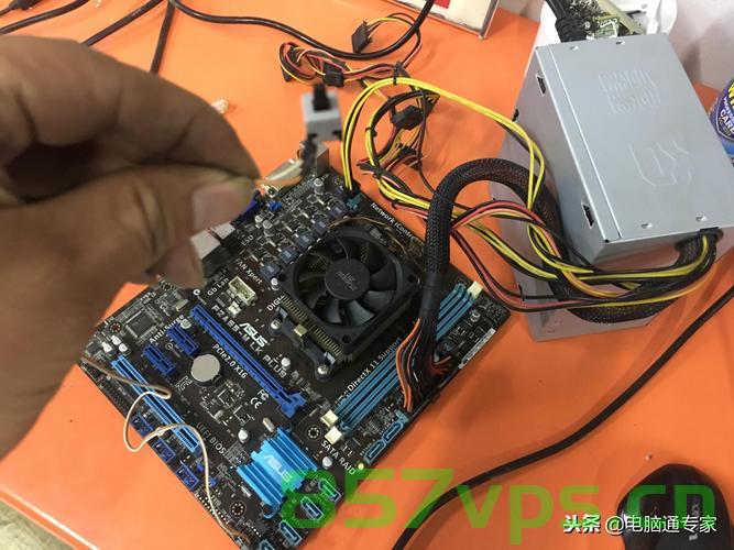 出电脑主机电源（电脑主机电源坏了是什么原因），电脑主机电源故障解析，原因与解决方案，电脑主机电源故障解析，原因、解决方案及电源损坏原因探究，电脑主机电源故障解析，原因、解决方案及损坏原因深入探究