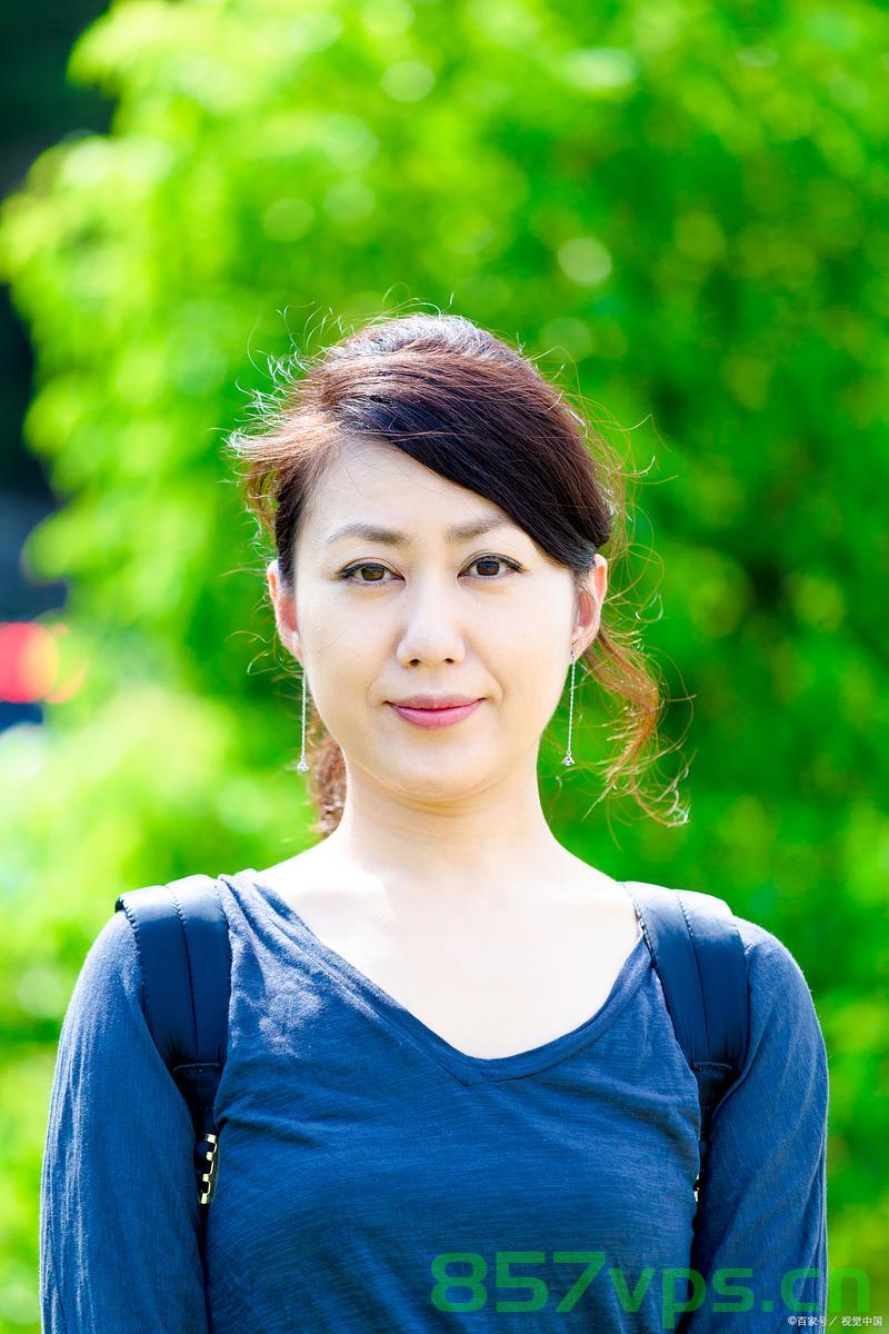 女孩期末的温馨接送时刻，小姨与姨父的温暖怀抱智能免费问答EasyAI m.857vps.cn，女孩期末温馨接送瞬间，小姨与姨父的怀抱与智能问答EasyAI