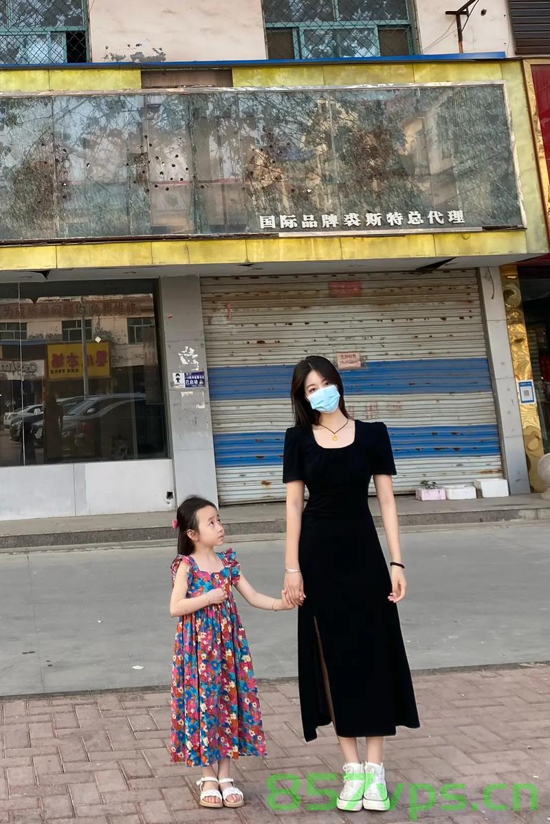 女孩期末的温馨接送时刻，小姨与姨父的温暖怀抱智能免费问答EasyAI m.857vps.cn，女孩期末温馨接送瞬间，小姨与姨父的怀抱与智能问答EasyAI 第2张