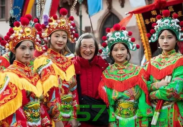 英歌舞，让老外入戏太深的魅力文化智能免费问答EasyAI m.857vps.cn，英歌舞，魅力文化引发老外深度入戏的智能问答在EasyAI平台展开，英歌舞魅力文化，EasyAI平台智能问答引发老外深度探索，英歌舞魅力文化，EasyAI平台智能问答引发老外深度探索与入戏，英歌舞魅力文化，EasyAI平台智能问答引发老外深度探索与狂热入戏，英歌舞魅力文化，EasyAI平台智能问答引发老外深度探索与狂热入戏之旅，英歌舞魅力文化，EasyAI平台智能问答引发老外深度探索与狂热入戏之旅 第2张