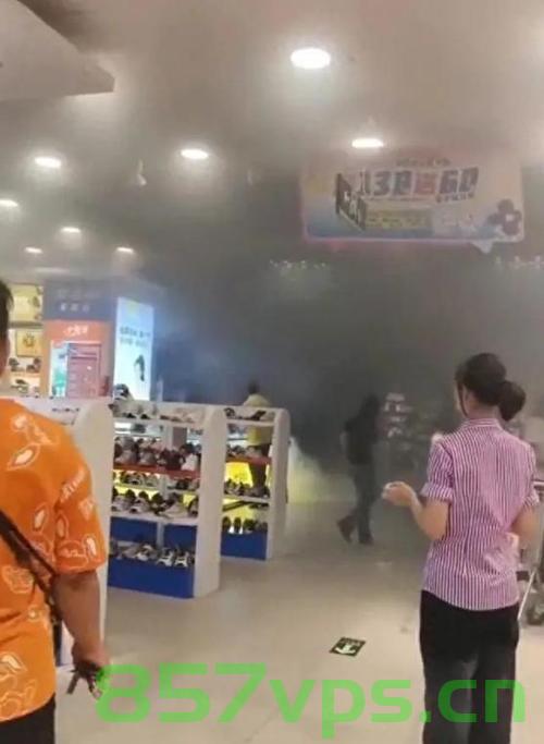 马来西亚一大型商场突发枪击案，惊魂瞬间与后续调查智能免费问答EasyAI m.857vps.cn，马来西亚大型商场枪击案，惊魂瞬间与后续调查揭秘，马来西亚大型商场枪击案揭秘，惊魂瞬间与后续调查进展追踪 第2张