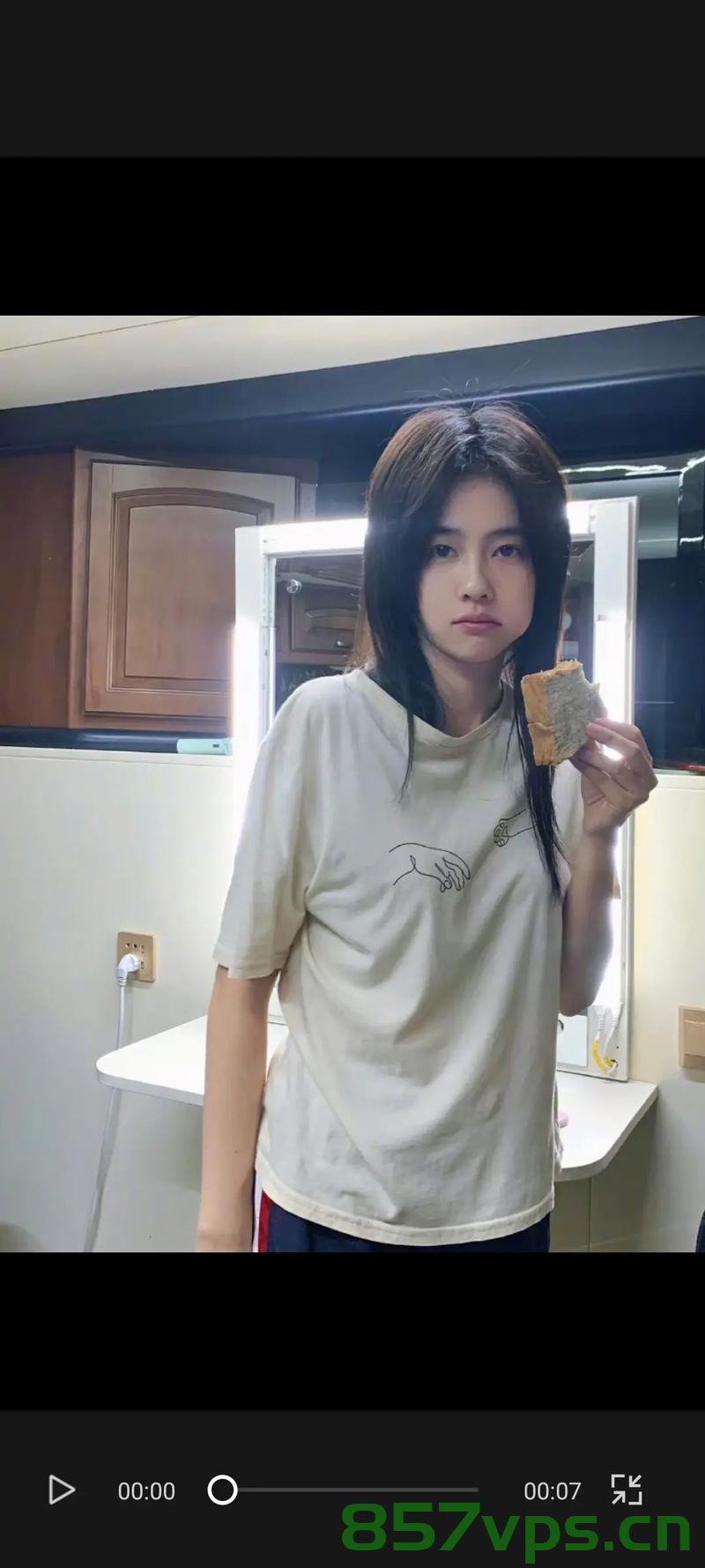 十年前的白鹿与网友的合影，唤起时光深处的记忆智能免费问答EasyAI m.857vps.cn，时光深处的白鹿与网友合影，唤起记忆，智能问答EasyAI回顾十年时光，时光深处的白鹿合影，智能问答回顾十年时光，唤起网友记忆记忆点m.857vps.cn