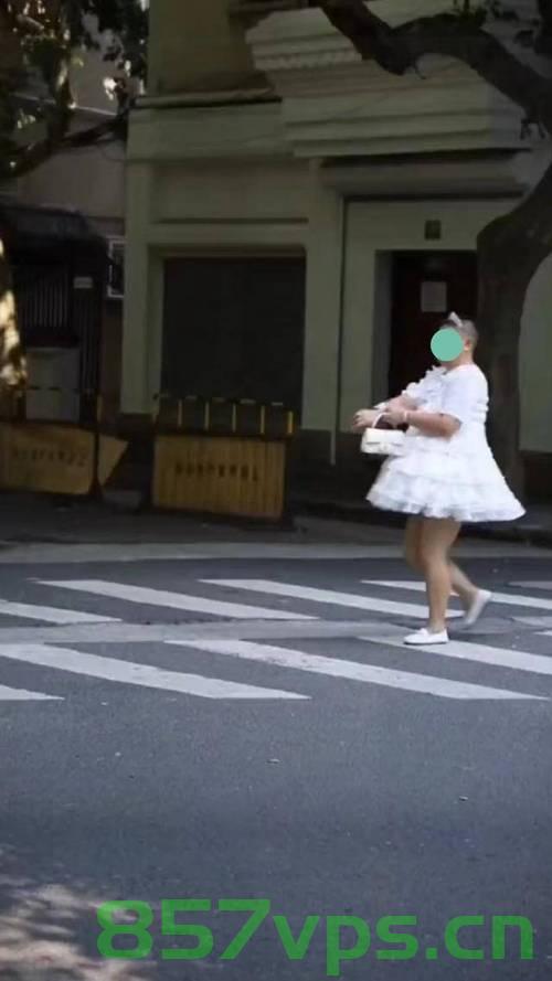 男子伪装成有钱大叔约女生逛街，骗手机事件揭秘智能免费问答EasyAI m.857vps.cn，男子伪装富豪骗约女生逛街揭秘，智能问答背后的骗手机事件，男子伪装富豪骗约女生逛街背后的手机骗局与智能问答背后的真相揭秘，男子伪装富豪骗约女生逛街背后的真相与智能问答骗局揭秘 第2张