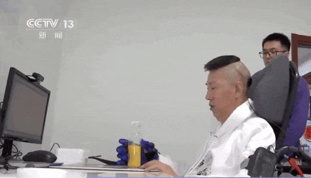 高位截瘫小伙用意识实现意念喝水，意志与科技的奇迹智能免费问答EasyAI m.857vps.cn，高位截瘫小伙意志与科技的奇迹，意念喝水与智能免费问答