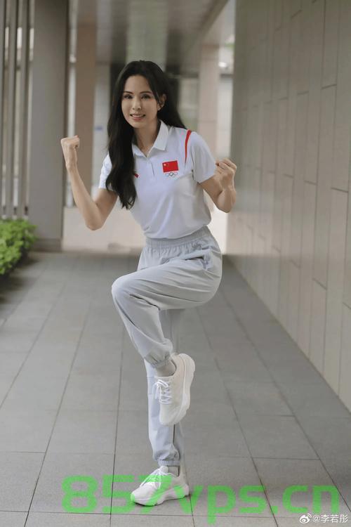 李若彤，58岁依然拥有素颜腹肌的魅力智能免费问答EasyAI m.857vps.cn，李若彤，58岁魅力不减，素颜腹肌惊艳时光的智能问答体验，李若彤58岁魅力不减，素颜腹肌与智能问答体验惊艳时光