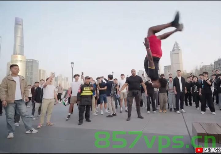 重庆空中连廊的热血瞬间，甲亢哥的经典后空翻秀智能免费问答EasyAI m.857vps.cn，重庆空中连廊的热血瞬间，甲亢哥经典后空翻秀与智能问答EasyAI体验，重庆空中连廊，甲亢哥后空翻秀与智能问答EasyAI的热血瞬间，重庆空中连廊，甲亢哥后空翻秀与智能问答EasyAI的热血时刻 第2张