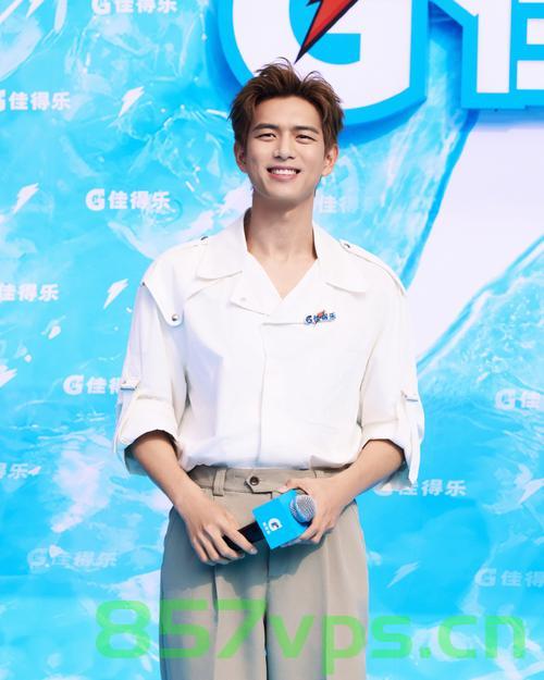 网友助力拍照，意外发现李现身影——一次奇妙的网络邂逅智能免费问答EasyAI m.857vps.cn，网友偶遇李现，智能问答与奇妙网络邂逅的拍照之旅