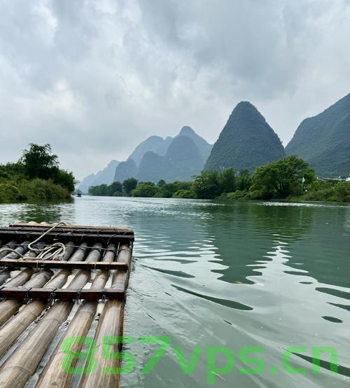 漓江竹筏如赤壁之战，密密麻麻的壮丽画卷智能免费问答EasyAI m.857vps.cn，漓江竹筏赤壁画卷，智能问答EasyAI畅游壮丽景色，漓江竹筏赤壁画卷，智能问答EasyAI畅游壮丽景色 第2张