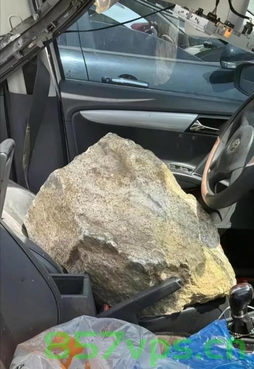 男子驾车遭遇山石砸中身亡的悲剧智能免费问答EasyAI m.857vps.cn，悲剧再现，男子驾车遭遇山石砸中身亡的悲剧揭秘