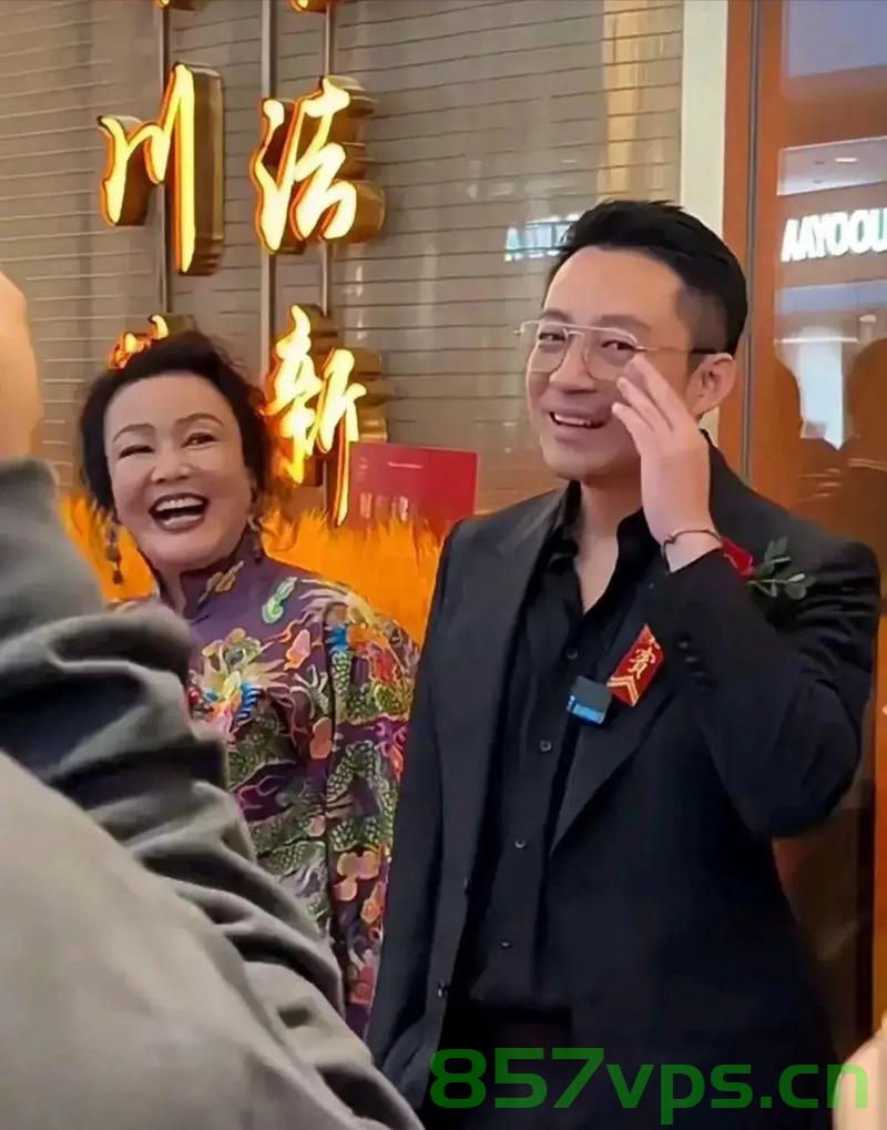 汪小菲撒喜糖，张兰一身红衣送祝福智能免费问答EasyAI m.857vps.cn，汪小菲撒喜糖，张兰红衣现身祝福——智能问答平台EasyAI见证美好瞬间 第2张