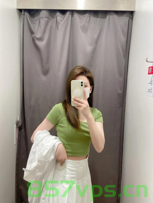 优衣库大胆尝试辣妹风格转变，从普通人到时尚焦点的跨越智能免费问答EasyAI m.857vps.cn，优衣库大胆尝试辣妹风格转变，普通人如何跃升时尚焦点，智能问答解析在EasyAI平台 第2张