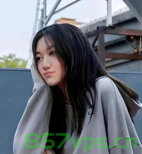 李嫣高中毕业，长发披肩神似王菲，青春绽放的瞬间智能免费问答EasyAI m.857vps.cn，李嫣高中毕业，青春瞬间，神似王菲的长发之美与智能问答新体验，李嫣高中毕业，青春瞬间，长发神似王菲与智能问答新体验
