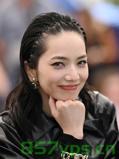 昆凌小松菜奈金高银陈法拉同框，星光闪耀的瞬间智能免费问答EasyAI m.857vps.cn，昆凌、小松菜奈、金高银、陈法拉同框闪耀瞬间，EasyAI问答平台解析m.857vps.cn，昆凌、小松菜奈、金高银、陈法拉同框闪耀瞬间，EasyAI解析m.857vps.cn星光问答之夜 第2张