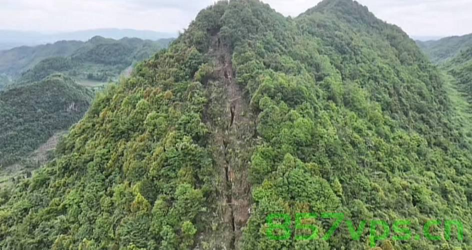 揭秘毕节山体开裂现象，巨大裂痕背后的地质奥秘智能免费问答EasyAI m.857vps.cn，揭秘贵州毕节山体开裂现象背后的地质奥秘与智能免费问答平台EasyAI解析 第2张