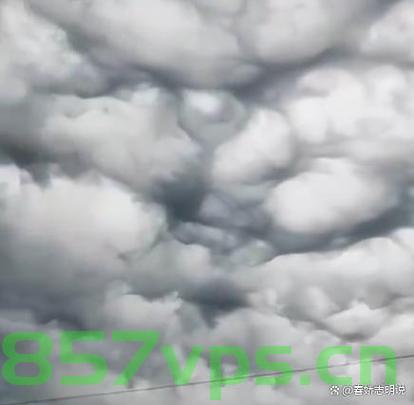 大连天空惊现奇特窟窿云，探索背后的自然现象智能免费问答EasyAI m.857vps.cn，大连天空奇特窟窿云现象揭秘，自然现象探索与智能问答平台EasyAI解析，大连奇特窟窿云现象揭秘，智能问答平台EasyAI解析自然现象之谜 第1张