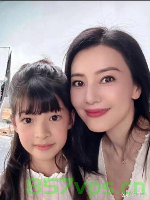 高圆圆携女儿现身巴塞罗那，麻辣烫的温馨之旅智能免费问答EasyAI m.857vps.cn，高圆圆携女儿现身巴塞罗那，麻辣烫之旅的温馨瞬间，高圆圆携女儿巴塞罗那麻辣烫之旅，温馨瞬间与智能问答体验 第2张