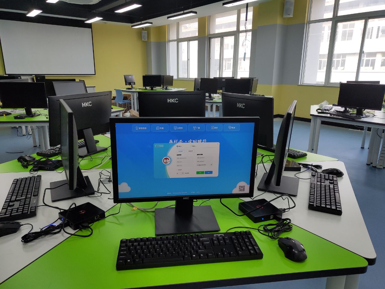电教室的云服务器如何登录(电教室的云服务器如何登录学生账号)，电教室云服务器学生账号登录指南 第2张